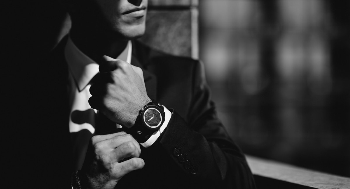 Your ‘Business Traveler’ Guide to the Best Travel Watches