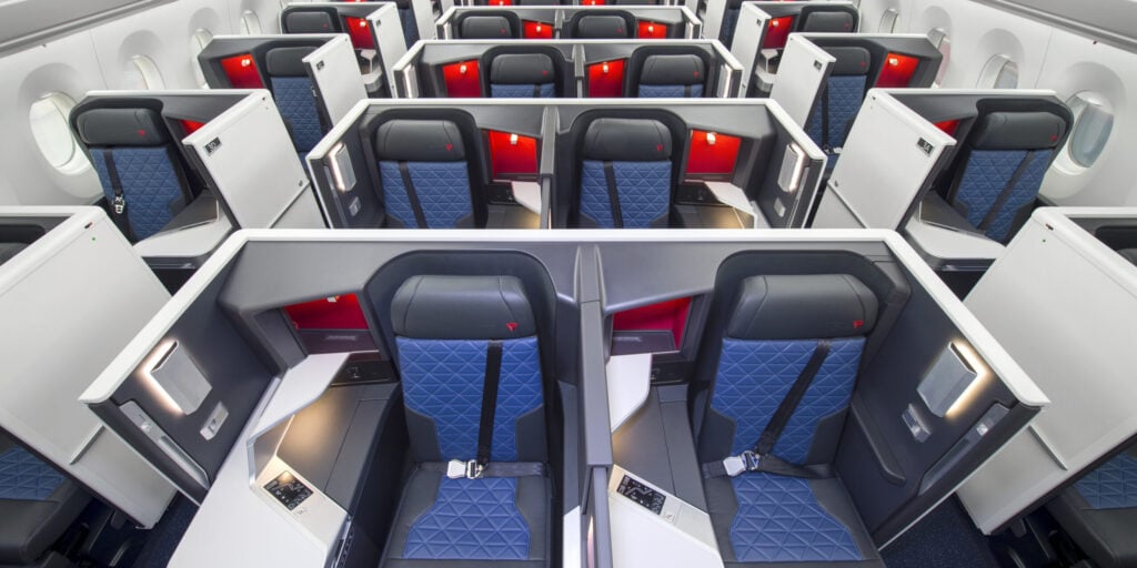 what-is-it-like-to-fly-in-delta-one-suite-business-traveler-usa