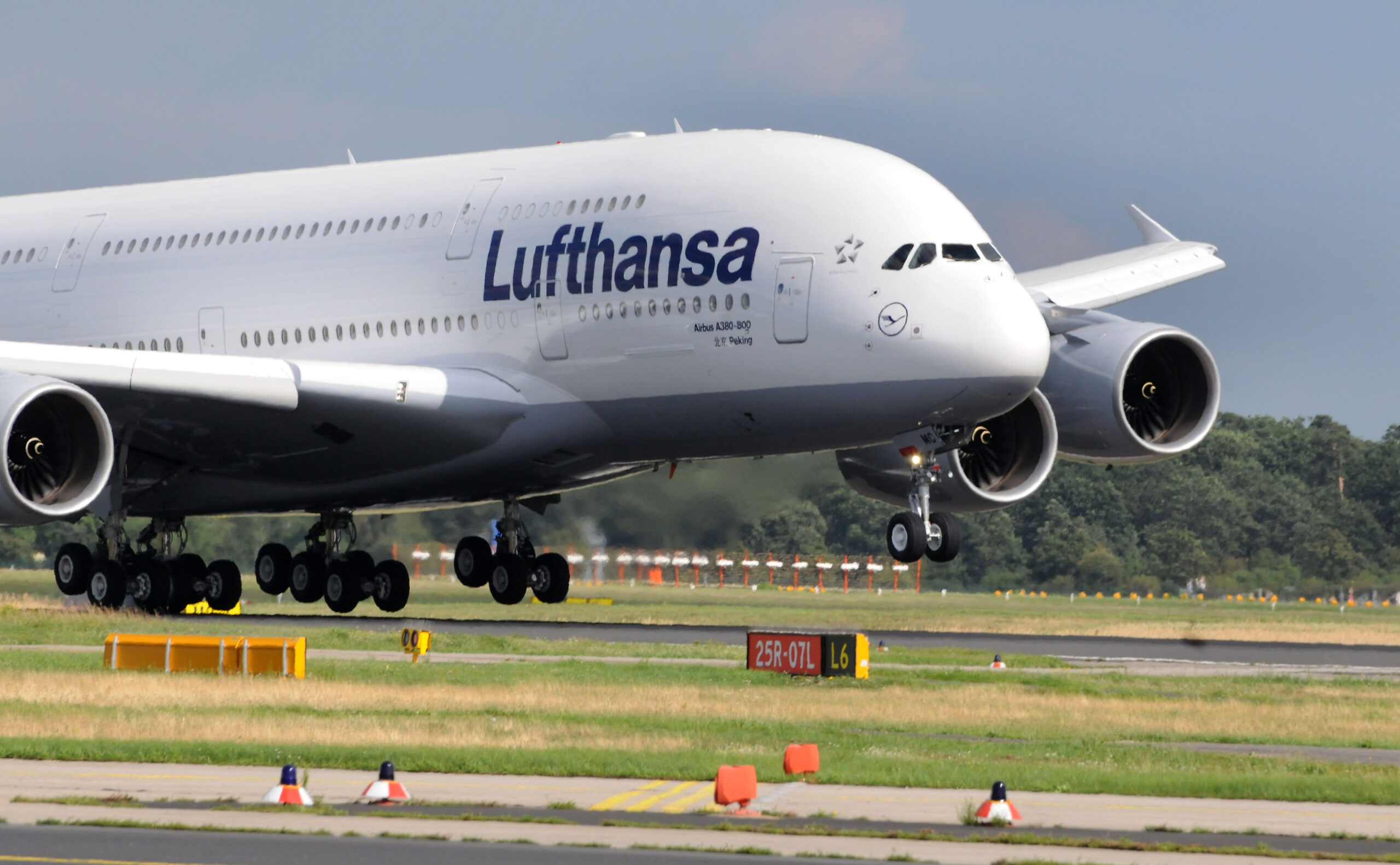 Lufthansa Brings Back the A380 to Serve Boston and New York