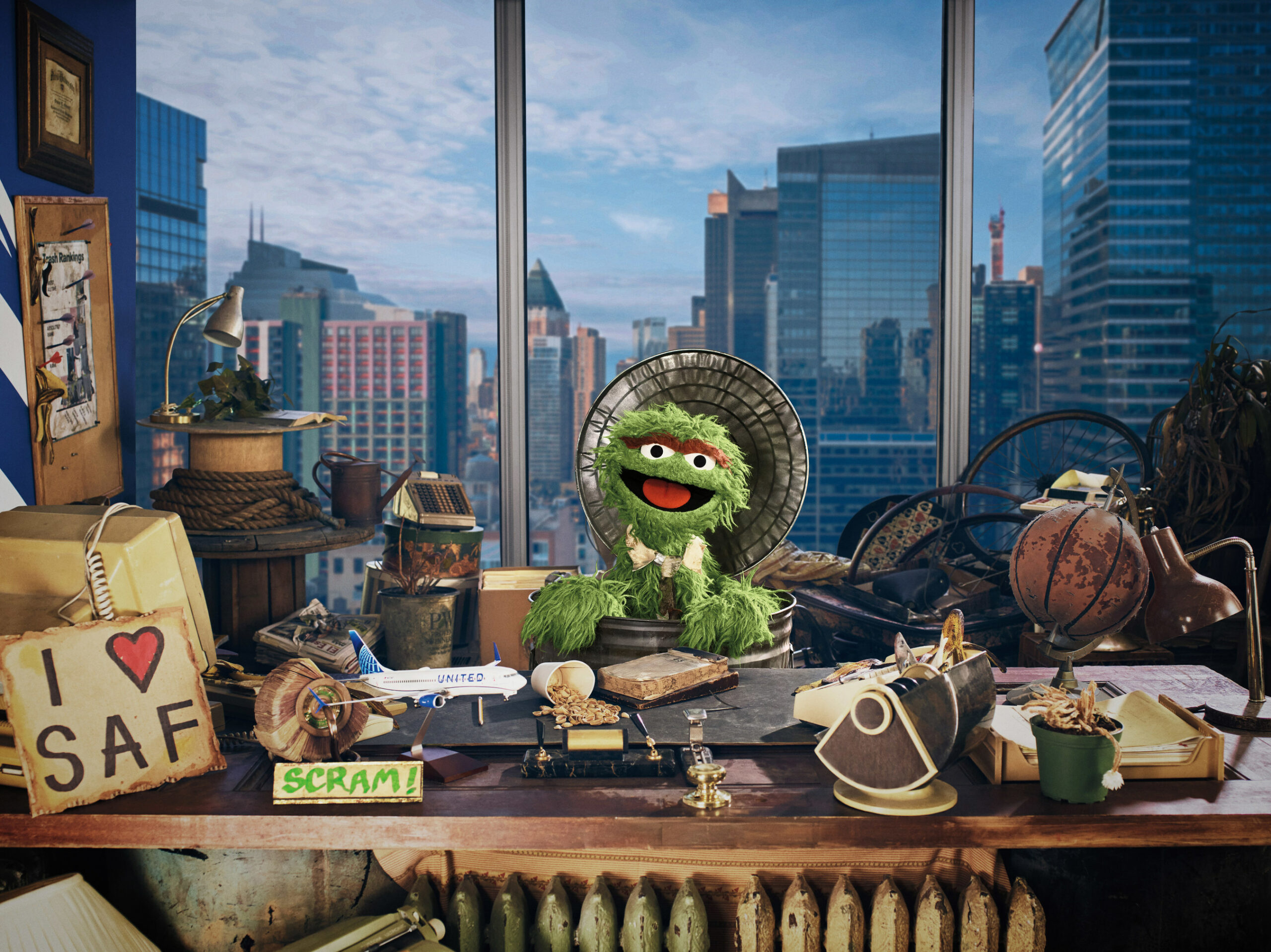 Video: United’s New ‘Chief Trash Officer’ Is Oscar the Grouch