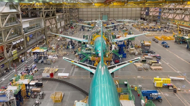 is the boeing factory tour open