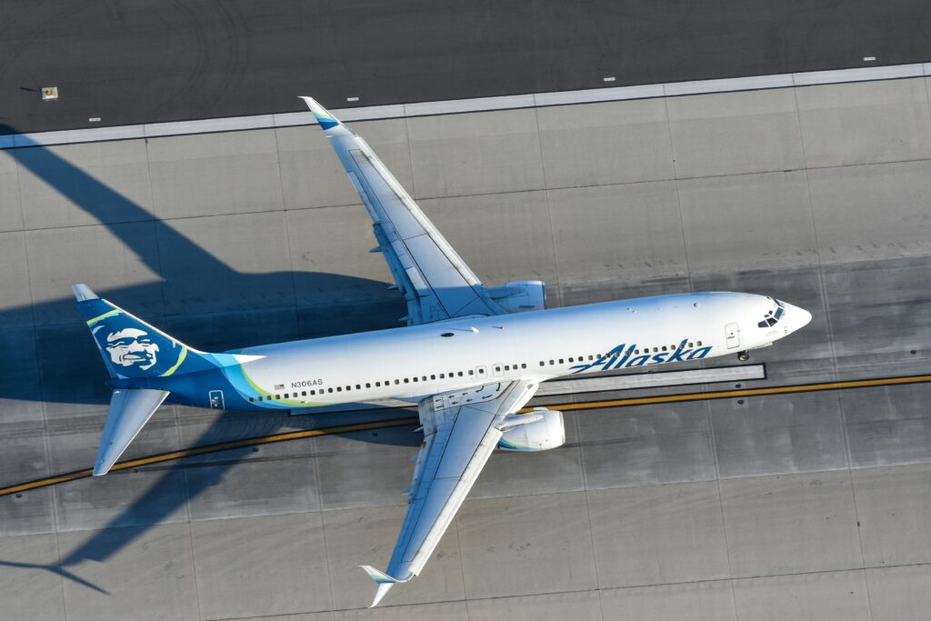 Alaska Airlines Restores Service After Temporary IT Outage Grounds Fleet